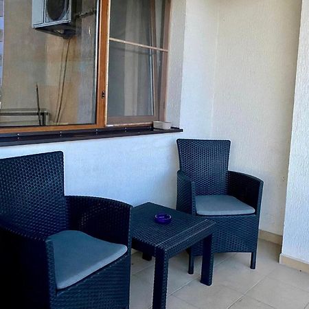 Sky Modern 1 Bedroom Apt W Free Parking Bukarest Exterior foto
