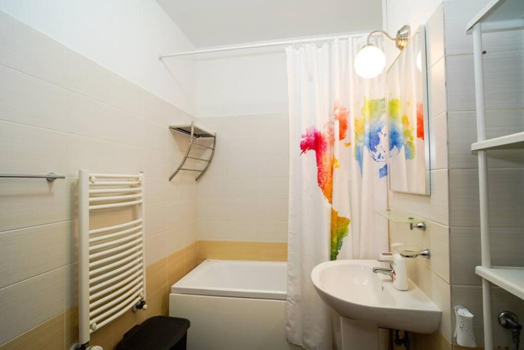 Sky Modern 1 Bedroom Apt W Free Parking Bukarest Exterior foto